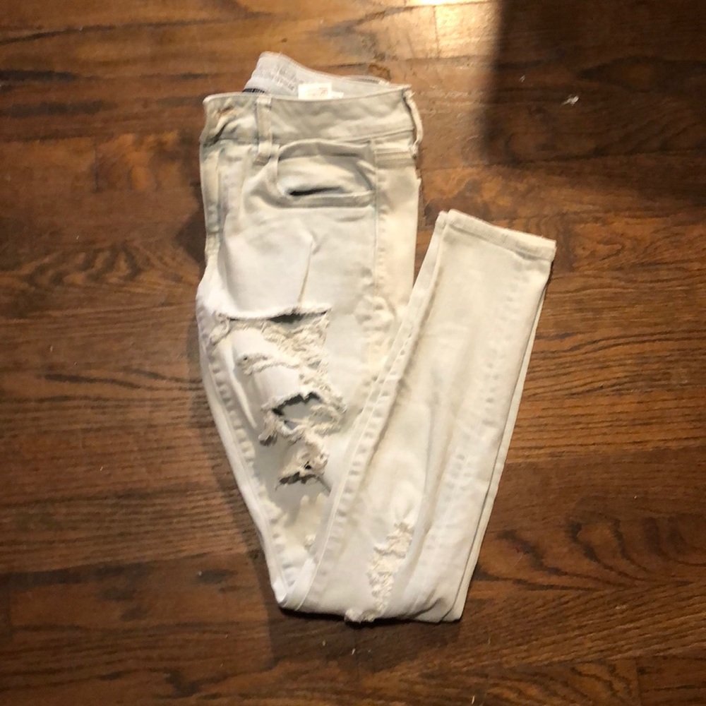 Light Wash Ripped Jeans